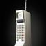 Firma Motorola zaprezentowała na Manhattanie w Nowym Jorku pierwszy przenośny telefon DynaTAC, będący prototypem współczesnego telefonu komórkowego
