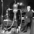 Джордж Клод получил патент на рекламное объявление, оформленное неоновыми лампами.