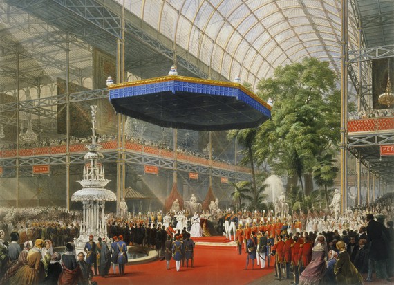 Karaliene Viktorija atklāj "Kristāla pili"