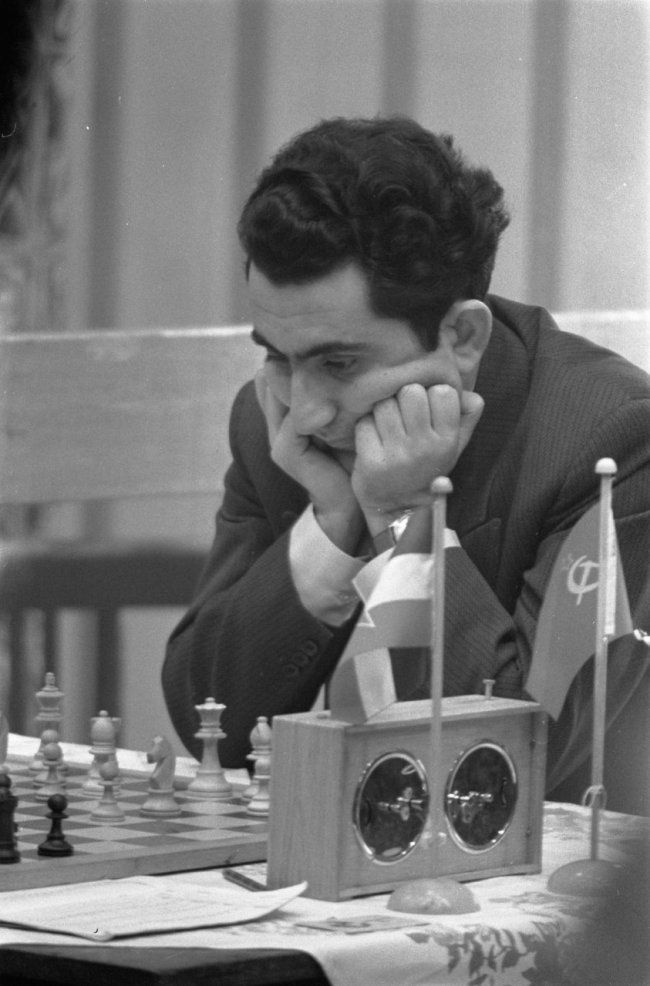 Mikhail Tal - In 1962, Tal began playing in the Curaçao