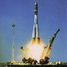 Jurij Gagarin odbył na statku Wostok 1 pierwszy w historii lot w przestrzeni kosmicznej, dokonując jednokrotnego okrążenia Ziemi w ciągu 1 godziny i 48 minut