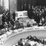 Kryzys kubański: podczas posiedzenia Rady Bezpieczeństwa ONZ amerykański ambasador Adlai Ewing Stevenson II przedstawił zdjęcia radzieckich instalacji rakietowych na Kubie