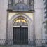 Mārtiņš Luters pienaglo 95 reformātu tēzes pie baznīcas durvīm