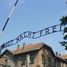 Z bramy muzeum Auschwitz-Birkenau została skradziona tablica z napisem Arbeit macht frei