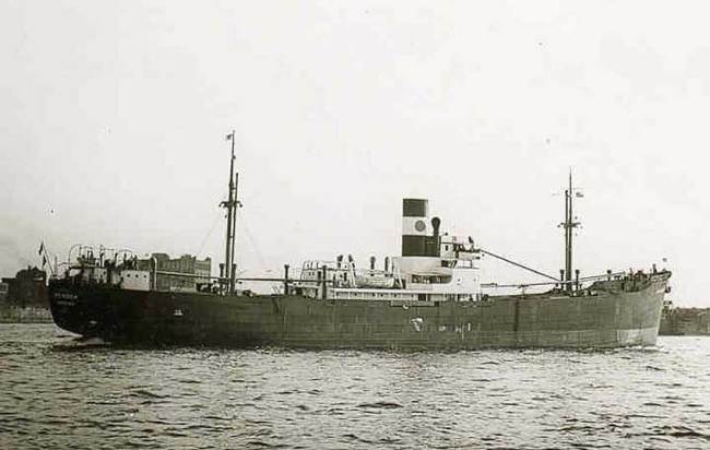 Britu Karaliskie gaisa spēki nogremdē kuģi "Thielbek" ar 2750 ieslodzītajiem
