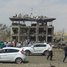Divi policisti un viena civilpersona gājusi bojā, kurdu teroristiem uzspridzinot auto pie policijas posteņa Dijarbakirā, Turcijā