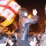 Rewolucja róż: gruzińscy opozycjoniści zajęli gmach parlamentu w Tbilisi, zmuszając do ucieczki wygłaszającego przemówienie na otwarcie nowo wybranego zgromadzenia prezydenta Eduarda Szewardnadze