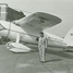 ASV pilots Vilejs Pousts kļūst par pirmo personu, kura vienatnē aplido zemeslodi 7 dienās 18 stundās un 45 minūtēs