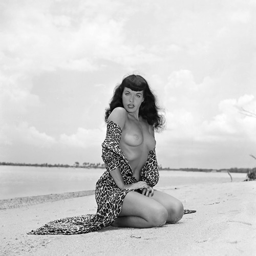 1950s Betty Page Porn Star - Bettie Page