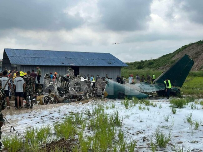 Nepālā avarējusi Saurya Airlines lidmašīna Bombardier CRJ 200. 18 cilvēki gājuši bojā. Izdzīvojis tikai pilots
