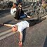 Policija slēdz Deglava ielas tiltu Rīgā - Sardeļu pikniks